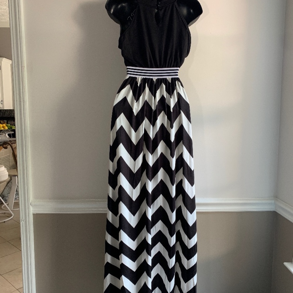 Dress - Picture 2 of 2